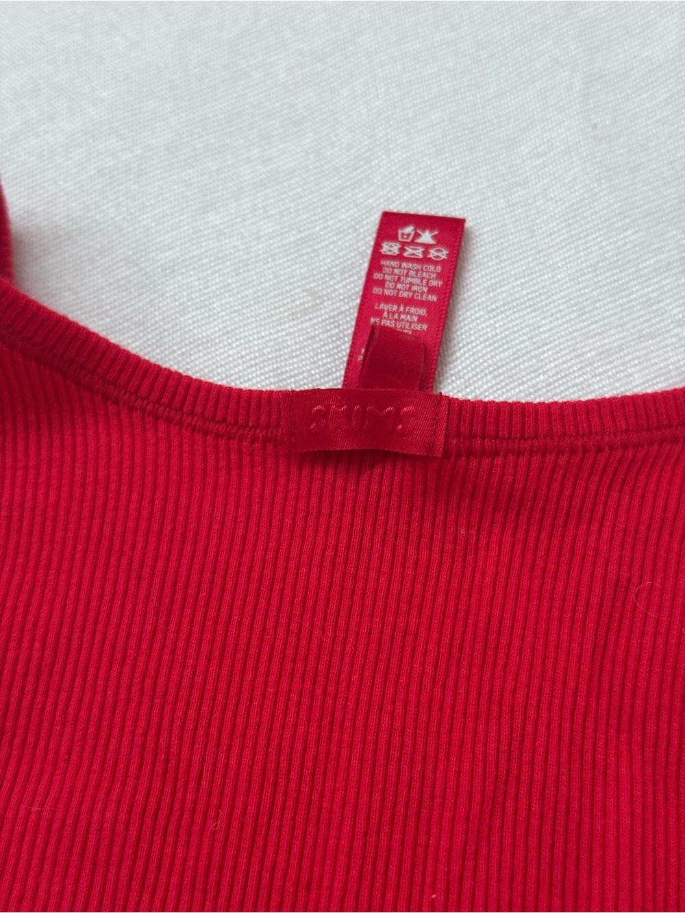 SKIMS red ribbed tank top - Picture 3 of 4